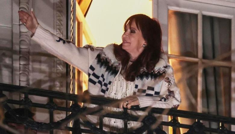 El chiste del año… según los abogados de CFK, ella debería devolverle al Estado solamente el 6% de lo que fijó la Justicia en la causa Vialidad