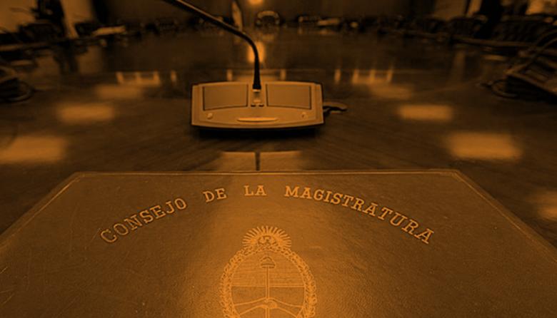 Los pañuelos negros acompañan y alientan las denuncias presentadas ante el Consejo de la Magistratura
