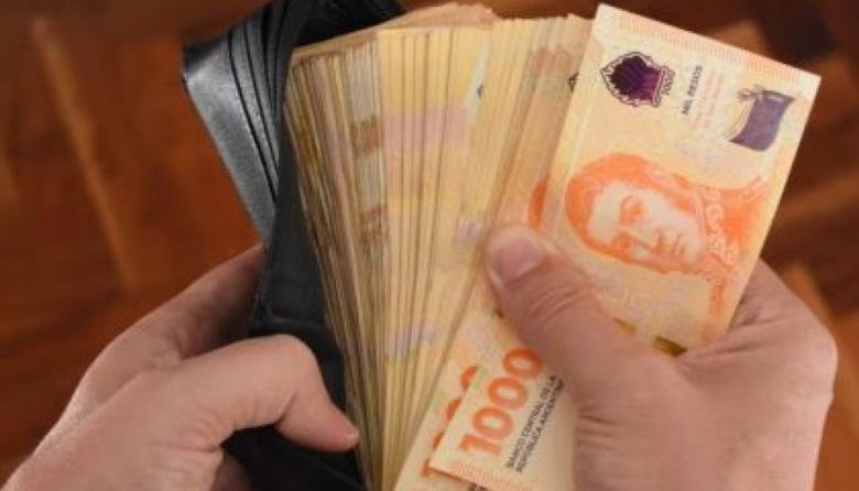 Mientras los políticos hacen su juego, todo aumenta… Y lo paga el pueblo: desde el 1° de septiembre volverán a aumentar los servicios, el transporte, los colegios y los alquileres