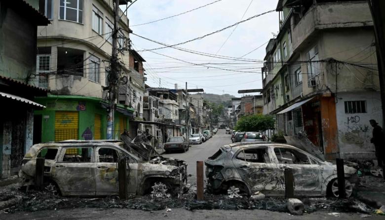 Narco guerra en Brasil: la policía de Río de Janeiro va al frente, pero sin el apoyo de Lula que se resiste a combatir al Comando Vermelho… ¿Por qué?