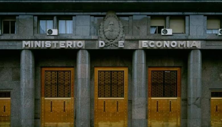 El Palacio de Hacienda confirmó que el Sector Público Nacional consiguió un superávit primario de $823.925 millones