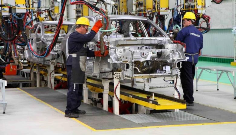 ADEFA informó que la producción automotriz cayó un 10% interanual en octubre