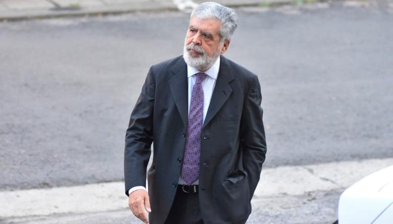 Donde todos los corruptos deben estar: Julio De Vido se entregó y en principio cumplirá su condena en Ezeiza