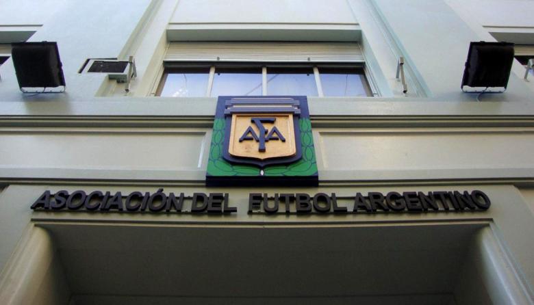 Con estilo K: mediante un comunicado, la AFA culpó al Gobierno argumentando persecución política… Capítulo seguido, Tapia culpará al periodismo...