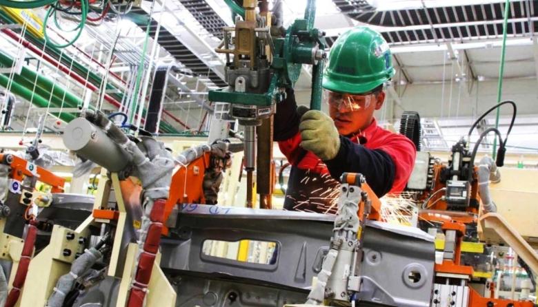 La UIA reveló que 4 de cada 10 empresas, redujeron su producción y aumentaron la cantidad de despidos