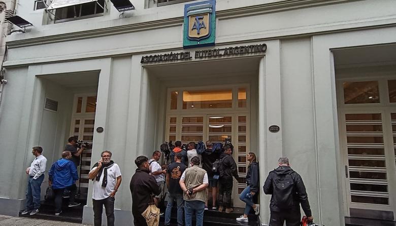 Tapia Gate: 30 allanamientos en la AFA, la Liga Profesional y varios clubes en el marco de la causa Sur Finanzas