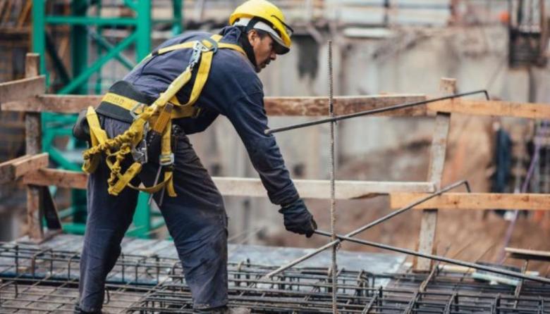 El propio INDEC confirma que, en el mes de noviembre, la industria y la construcción, mostraron una caída del 8,7% y del 4,7%, respectivamente