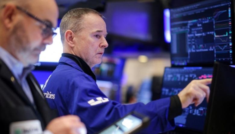 Las acciones y los bonos argentinos continúan en alza, y el riesgo país llegó a su nivel más bajo desde 2018