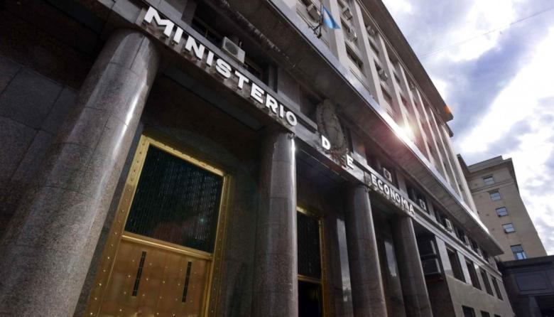 Creció la deuda pública: por medio de la Secretaría de Finanzas, el propio Gobierno Nacional informó que, durante el mes de diciembre, se incrementó en 3.015 millones de dólares
