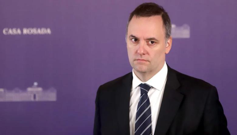 El tren fantasma de Adorni: ahora se conoció que compró un departamento de 230.000 dólares en Caballito y que en la operación intervinieron dos jubiladas…