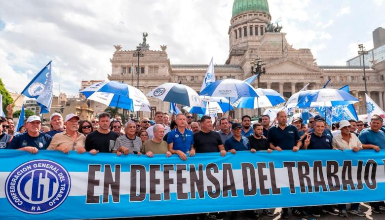 Un amparo frena la reforma laboral: tras la presentación de la CGT, el Juzgado Nacional de Primera Instancia del Trabajo N°63, resolvió suspender la aplicación de 83 artículos