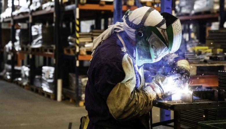 Desde la UIA informaron que la producción y las ventas cayeron en más del 50% de las fábricas