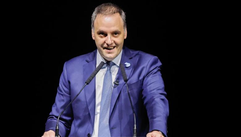 Adorni vuelve al ruedo luego del escándalo: retoma sus habituales conferencia de prensa