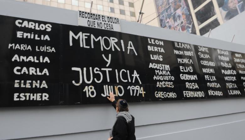 Mientras Milei nos mete en una guerra que no es nuestra, este miércoles, autoridades de la AMIA denunciaron que recibieron una amenaza en un correo oficial de la entidad