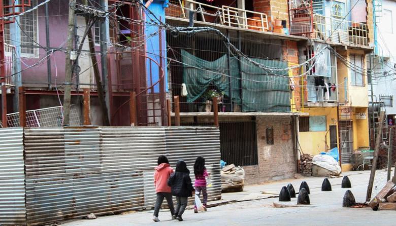 La gente está más endeudada, pero según el INDEC, la pobreza sigue bajando y se ubicó en el 28,2% en el segundo semestre del 2025