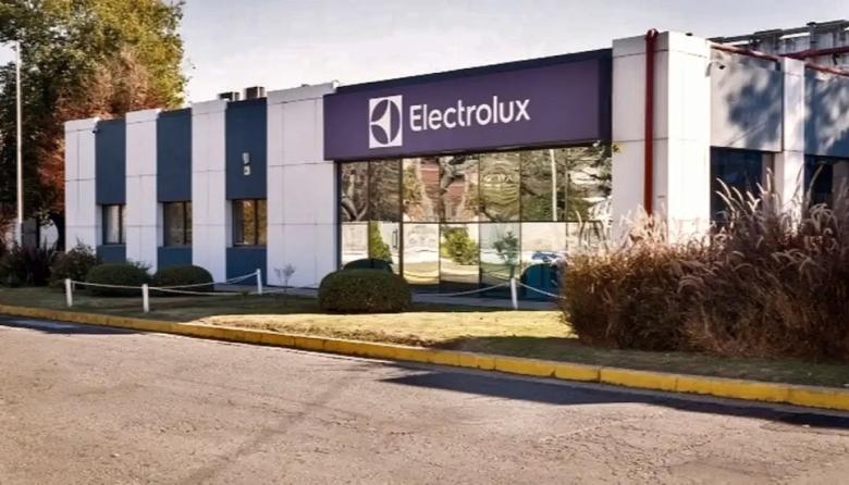 En Rosario, Electrolux confirmó que dejará de producir heladeras y despedirá personal