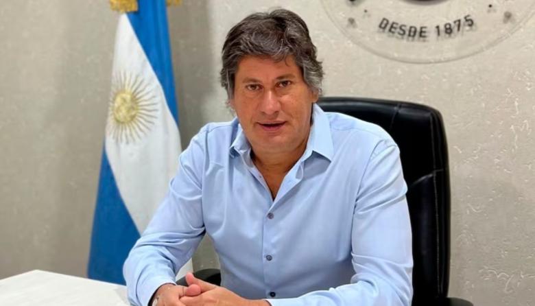 ¡Es joda! El intendente de Funes, Rolvider Antonio Santacroce, pidió licencia para ir al mundial, alegando que lo necesita porque se desloma por el pueblo