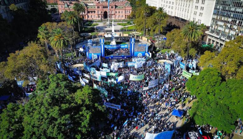 La CGT marchó a Plaza de Mayo por el Día del Trabajador