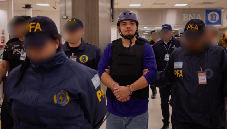Dmitrii Novikov, el ruso acusado de liderar una banda de fake news: la Policía Federal Argentina lo detuvo hace unos días y ahora lo expulsó del país