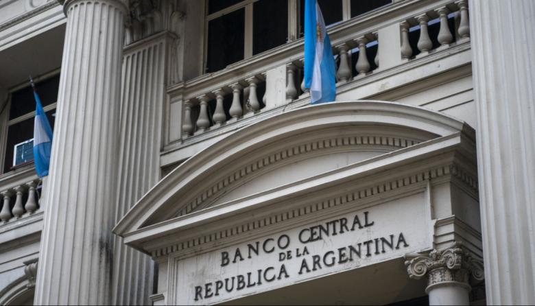 El BCRA habilitó los préstamos en dólares para empresas
