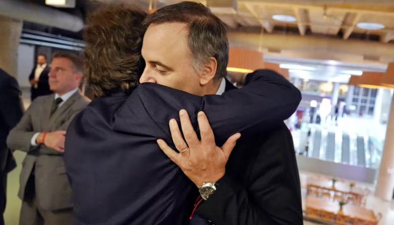 El llamativo apoyo de Milei a Adorni que aún lo sostiene pese a todo: este viernes, desayunaron en Olivos