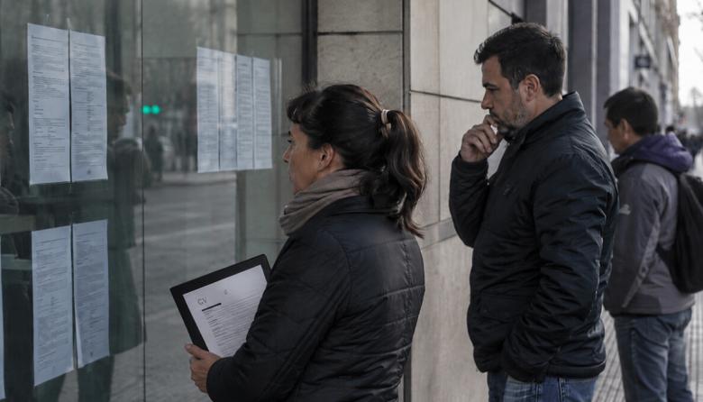 Según el INDEC, la tasa de desocupación afectó a 1,72 millones de argentinos