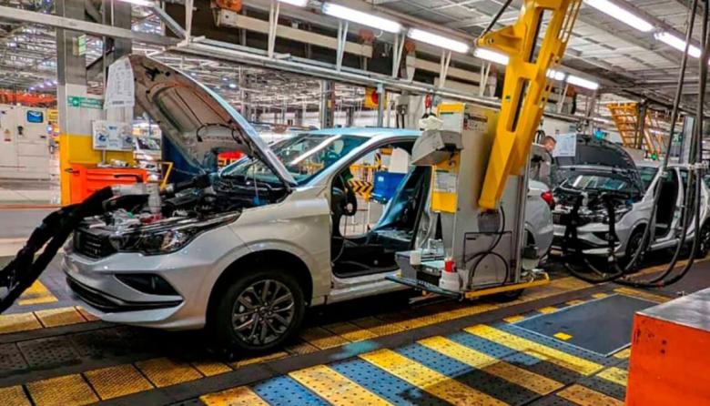 En mayo, la industria automotriz sufrió una caída del 21,5% interanual, así lo confirma un informe de ADEFA