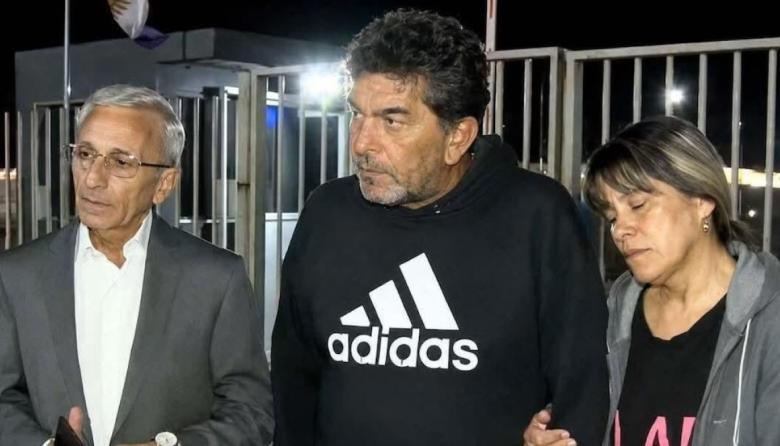 Agostina Vega, el caso que conmueve a todo un país: el impresentable gobernador Martín Llaryora, recién aparece en escena y se reúne con la familia de la adolescente asesinada en Córdoba