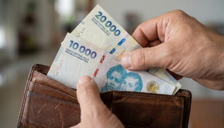 Un estudio de la UBA y el CONICET reveló que el salario mínimo, vital y móvil vale menos hoy que en 2001