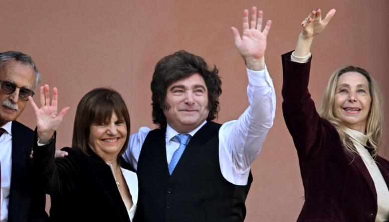 Patricia Bullrich presentó su renuncia como presidenta del bloque de LLA en el Senado y Milei no la aceptó