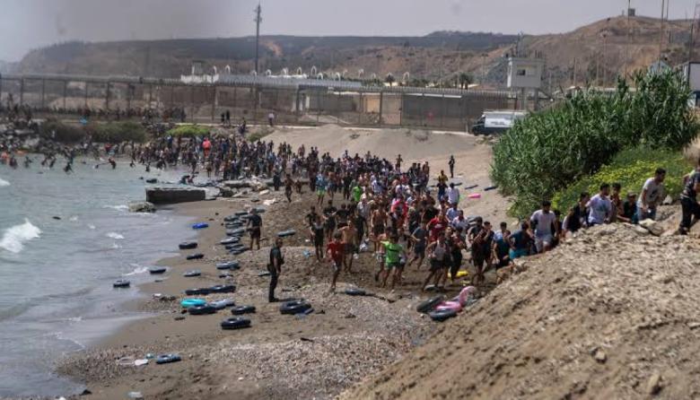 España: refuerzan la frontera en Ceuta, tras el ingreso masivo de migrantes marroquíes