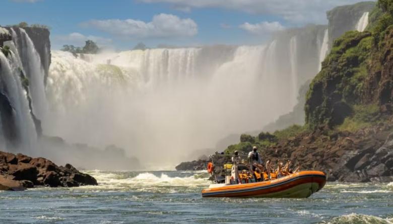 Tragedia en Cataratas: un holandés murió al volcar el barco que transportaba turistas por el lado brasilero