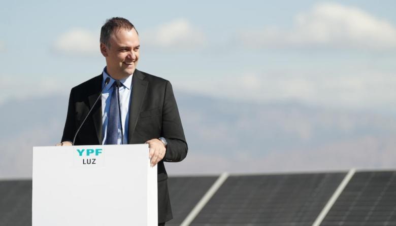 Manuel Adorni renunció al directoria de YPF y su secretaria privada declaró en Comodoro Py, donde confirmó que hizo más compras millonarias