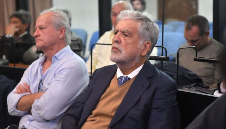 La Justicia argentina no existe… Recién 20 años después, el TOF 4 condenó a Julio De Vido y a José López a cinco años de prisión por la causa Skanska