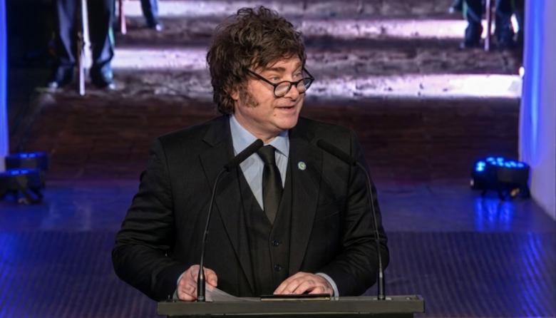 En Tucumán, Milei encabezó la vigilia del 9 de julio, con un claro mensaje para intentar alinear a los gobernadores