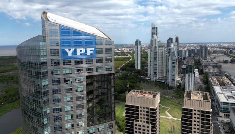 YPF le vendió la mayoría accionaria de Metrogas a Edenor por 780 millones de dólares… Moraleja… Pura casta: Manzano, Vila y Filiberti…
