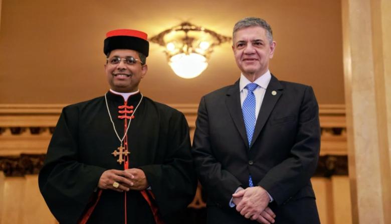 En el Teatro Colón, Jorge Macri y el enviado del Vaticano Cardenal Jacob Koovakad, se reunieron con más de 40 representantes de distintas comunidades religiosas