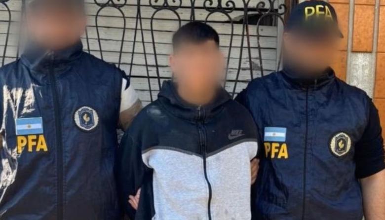 Provincia de Bs. As. tierra de nadie: detienen a un abusador de 22 años en Banfield y en Ezeiza otro murió al recibir una pedrada en la cabeza por parte de otro bando
