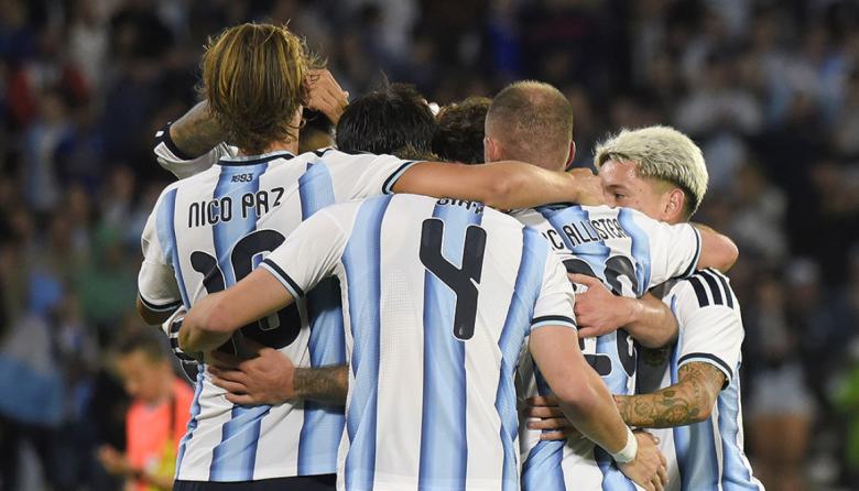 Deportes: la Scaloneta inauguró su nuevo ciclo post Messi, con una goleada frente a Bolivia por 4 a 0