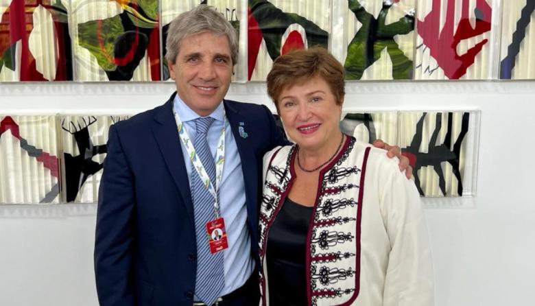 Luis Caputo se reúne con Kristalina Georgieva, para avanzar en la revisión del programa con el FMI