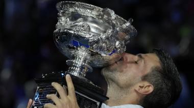 Djokovic “los vacunó a todos”: ganó el Abierto de Australia y se encamina a ser el mejor tenista de la historia