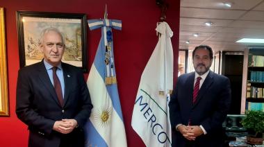 Tarjeta roja para embajadores: en Ecuador, expulsaron al embajador argentino y como respuesta, en Argentina expulsaron al embajador de Ecuador