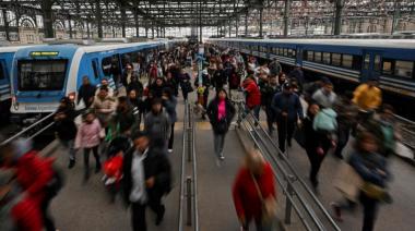 Caos total de trenes y miles de pasajeros perjudicados: por la medida de "La Fraternidad", hay demoras y cancelaciones