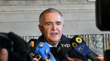 Made in Perón: en Tucumán, le robaron el celular al gobernador Osvaldo Jaldo, mientras se sacaba fotos con militantes