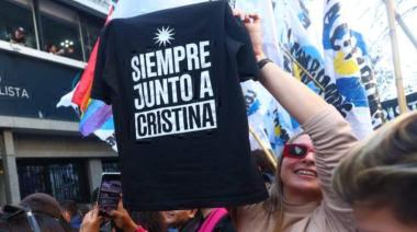 Como Cristina fue notificada electrónicamente y ya no necesita ir a Comodoro Py, la movilización que ella misma organizó se traslada a Plaza de Mayo