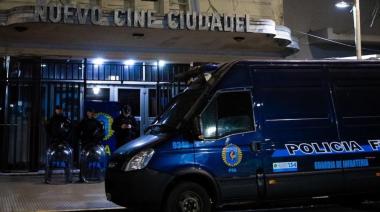 Allanan un cine porno en Ciudadela: tras un fuerte operativo, la Policía Federal rescató a tres víctimas de explotación sexual