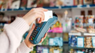 La mitad de los argentinos usan la tarjeta de crédito para comprar comida