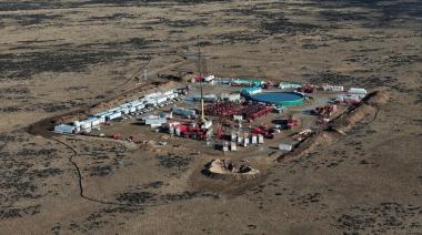 Santa Cruz: YPF inició tareas de extracción de petróleo para la instalación de un yacimiento que podría albergar hasta 10.000 millones de barriles