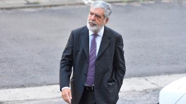Donde todos los corruptos deben estar: Julio De Vido se entregó y en principio cumplirá su condena en Ezeiza