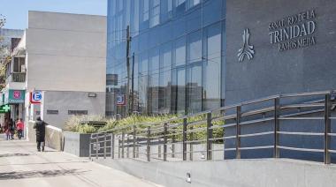 Tragedia navideña: una nena de 12 años fue alcanzada por una bala perdida mientras jugaba en la vereda y pelea por su vida